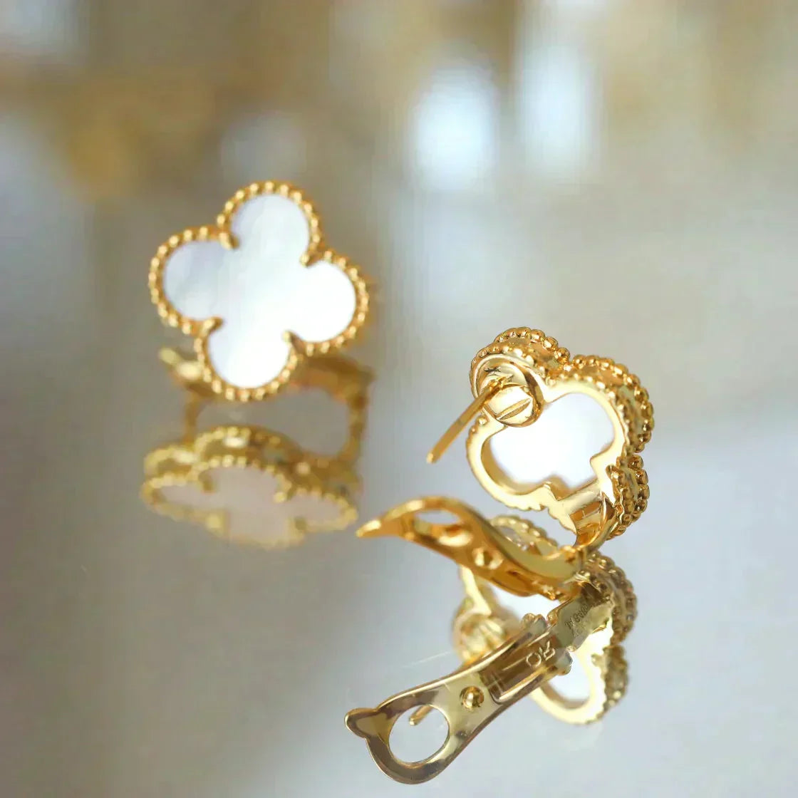 [Stars Jewelry]CLOVER MEDIUM 1 MOTIFS  WHITE MOP STUD EARRINGS