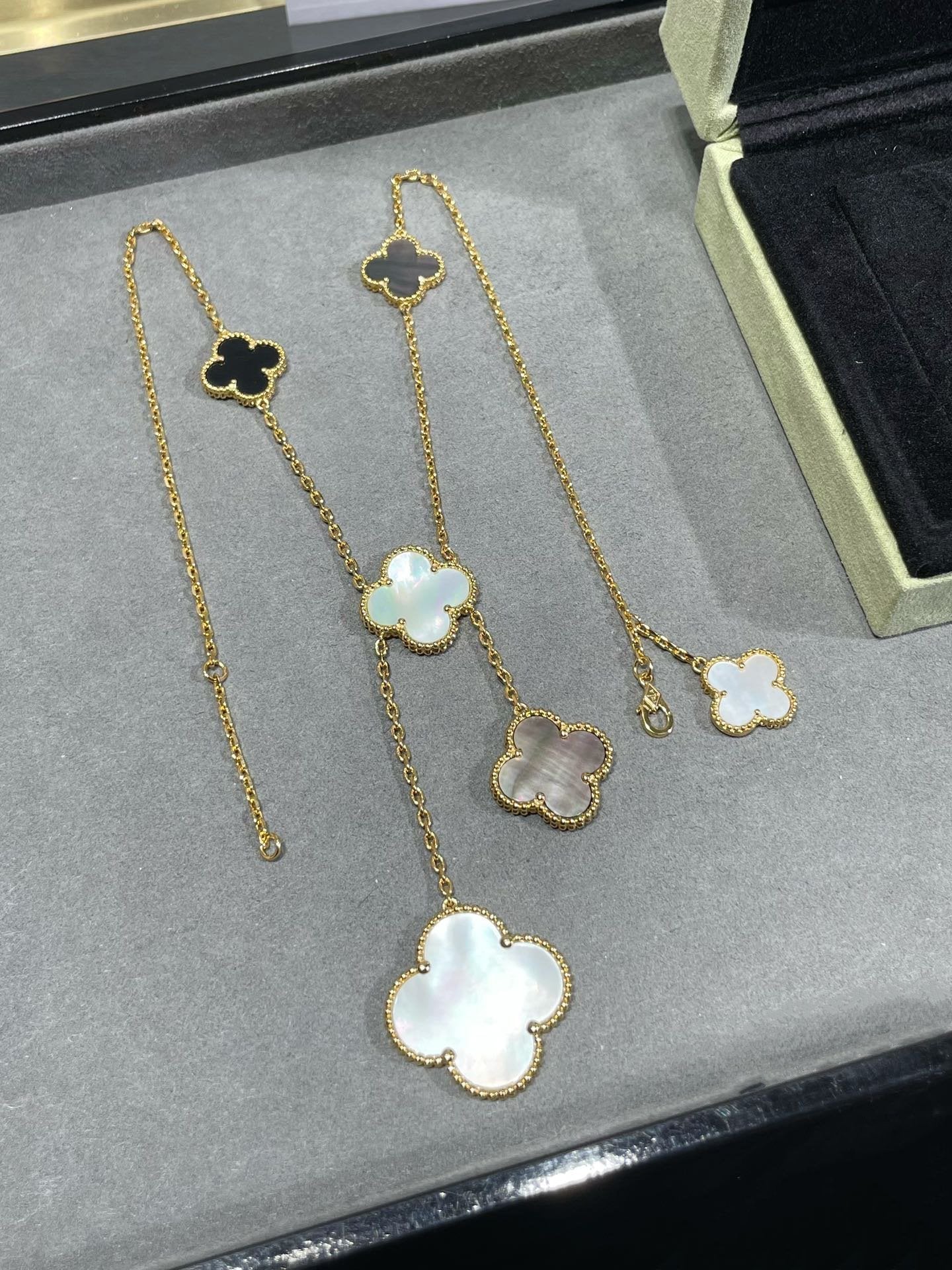 [Stars Jewelry]CLOVER 6 MOTIF MOP ONYX GOLD NECKLACE