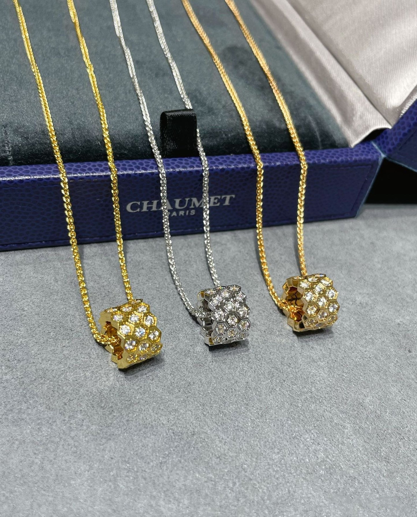 [Stars Jewelry]BEE LOVE DIAMOND PAVED 3 ROW NECKLACE