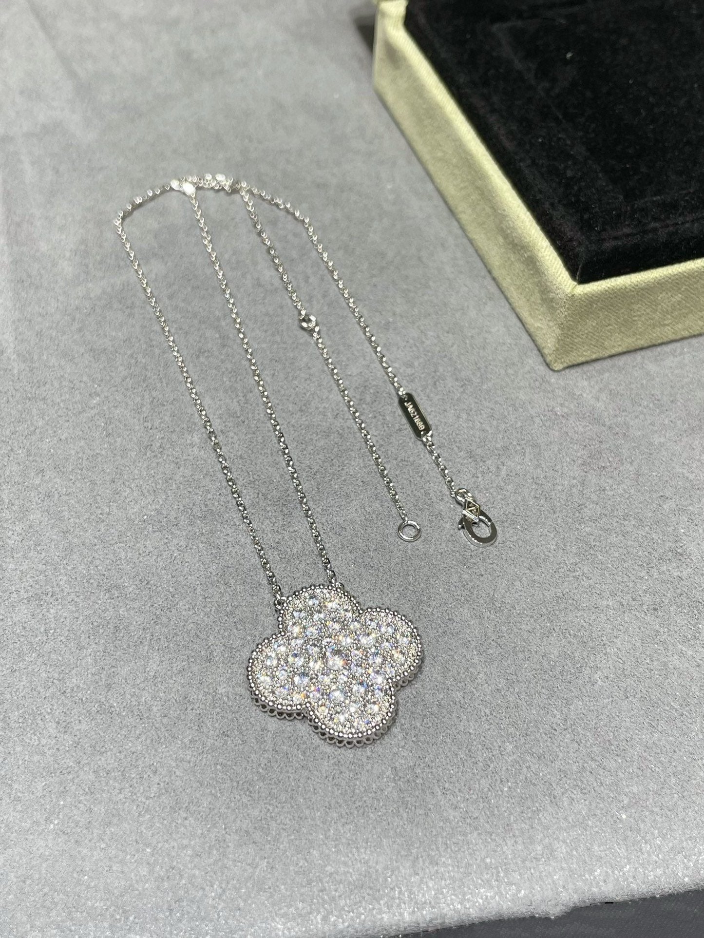 [Stars Jewelry]CLOVER 25MM LARGE PENDANT DIAMOND PAVED SILVER NECKLACE