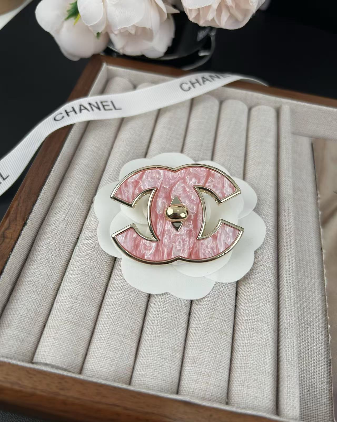 [Stars Jewelry]Pink Resin Classic Brooch 5cm