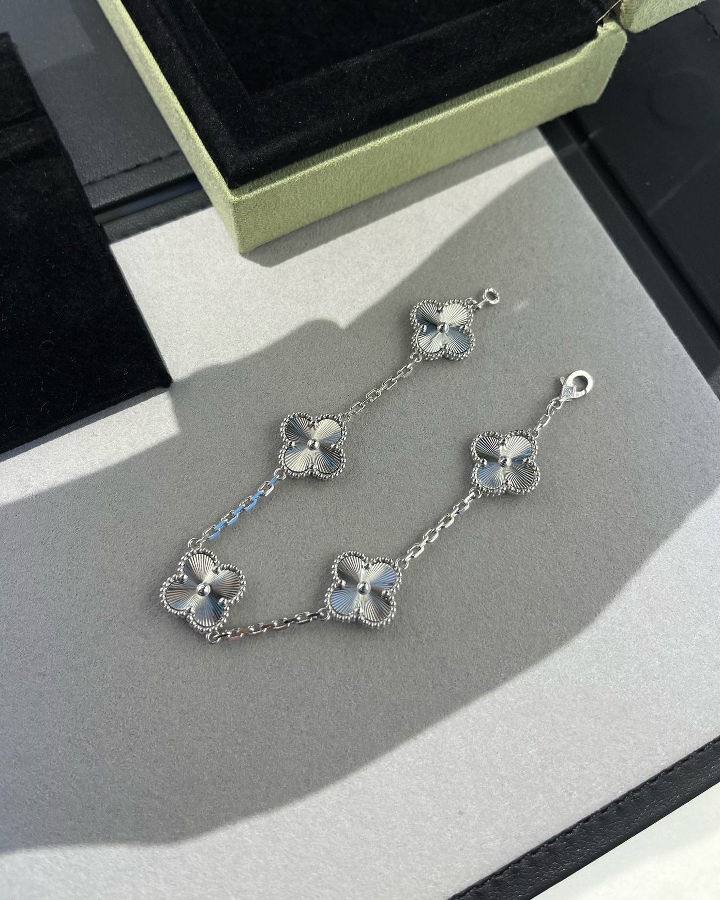 [Stars Jewelry] CLOVER 5 MOTIF LASER BRACELET COLLECTION